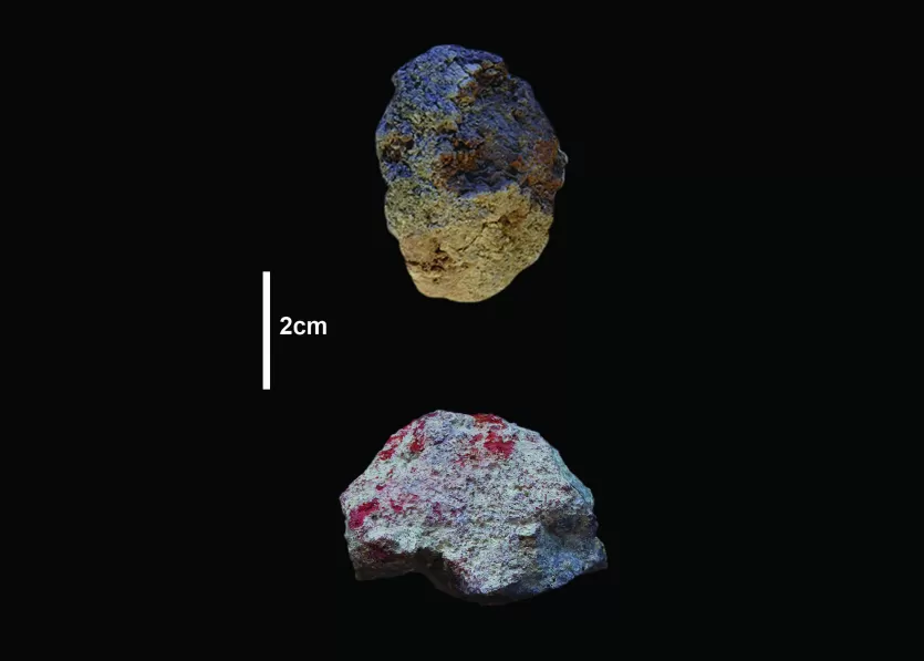 两个中石器时代颜料。从Olorgesailie锰在底部和赭石,肯尼亚