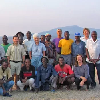 人类起源的项目团队成员在Olorgesailie,肯尼亚