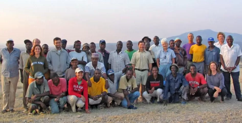 人类起源的项目团队成员在Olorgesailie,肯尼亚
